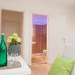 לינה וארוחת בוקר Domus Casaletto 4*