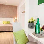 לינה וארוחת בוקר Domus Casaletto 4*