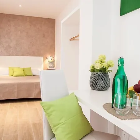 Domus Casaletto Bed and Breakfast 4*